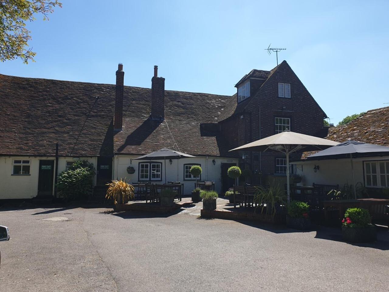 Ye Olde George Inn - Badger Pubs Privett Exterior photo